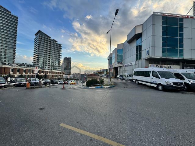 İstoç Oto Ticaret Merkezinde N Blok Merkezi Konum Satılık Dükkan 5