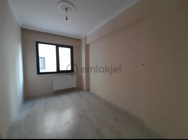 Bergama Fatih Mah Kapalı Mutfak Doğalgazlı Üçlü Ankastre Setli 2+1 Geniş Daire Kiralık 4