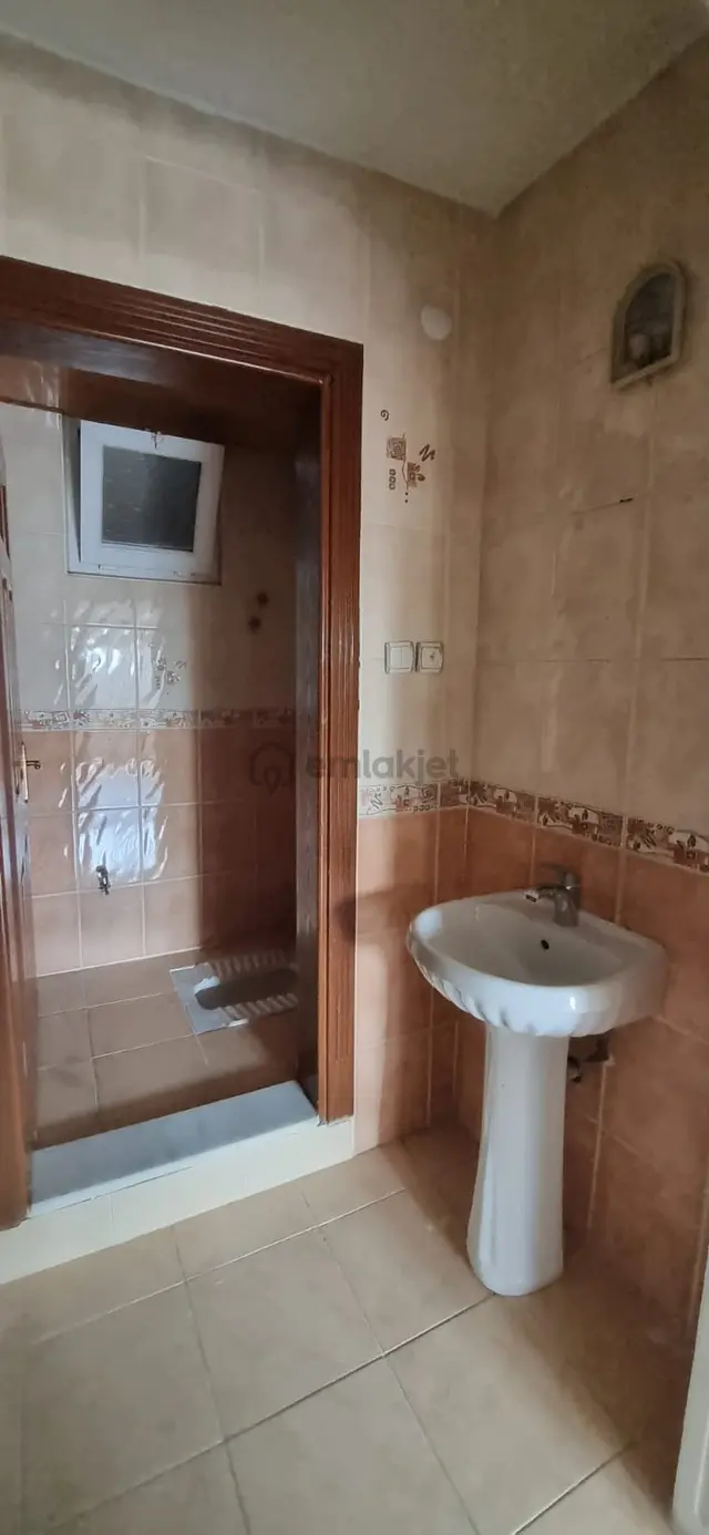 Tombul Emlaktan Karaçay Mahallesinde 3+1 Kiralık Daire 2