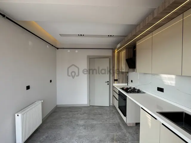 Zerdalilikte K.otoparklı Kombili Geniş Kullanışlı 3+1 Dubleks 4