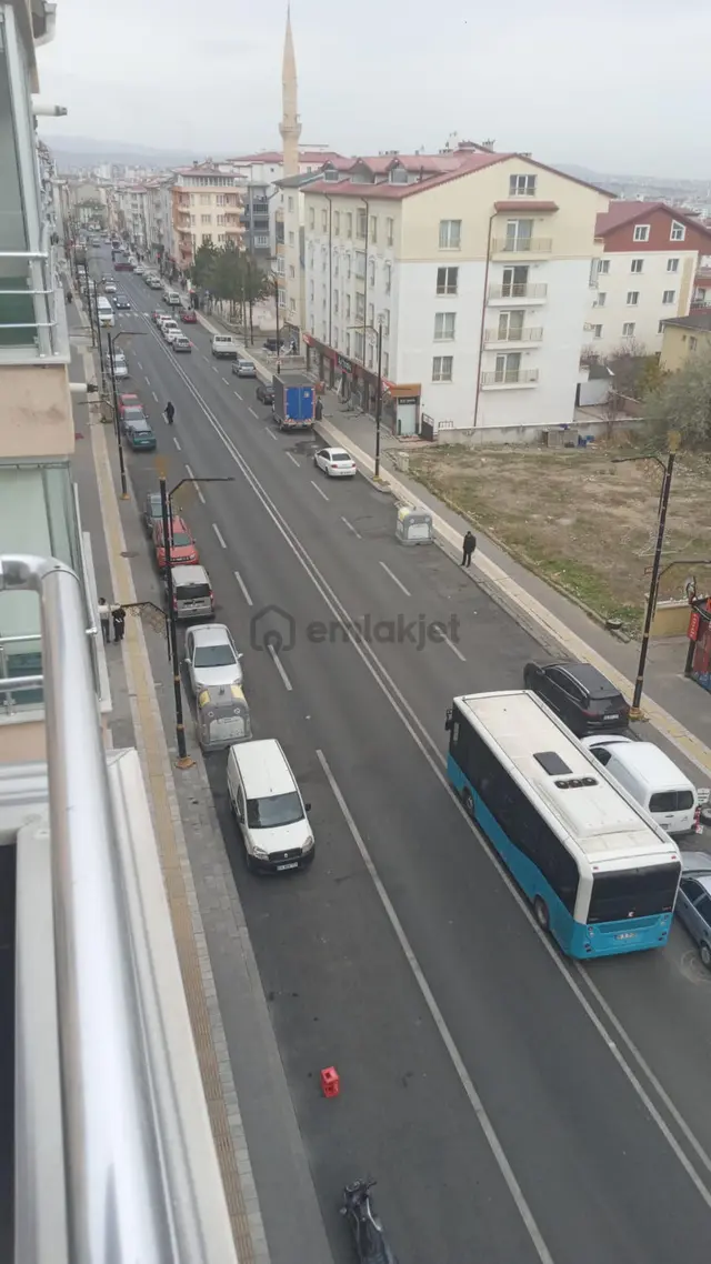 Damla Emlaktan İstiklal Mah.cuma Pazarı Üstü Cadde Üzeri Satılık 3+1 Daire 2