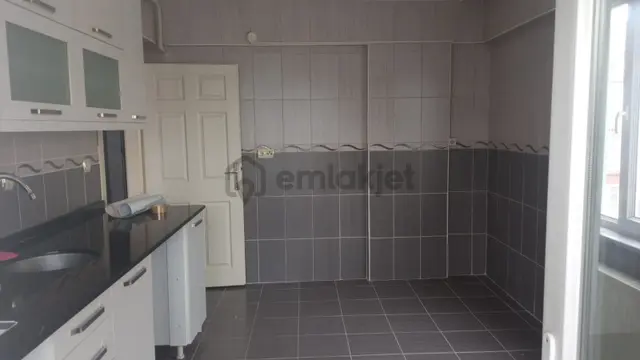 Damla Emlaktan İstiklal Mah.cuma Pazarı Üstü Cadde Üzeri Satılık 3+1 Daire 3
