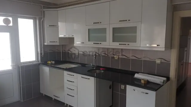 Damla Emlaktan İstiklal Mah.cuma Pazarı Üstü Cadde Üzeri Satılık 3+1 Daire 5
