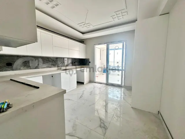 Belkız'da Cadde Üzeri Sıfır !yemek Odalı Cam Balkonlu U.lüx3.5+1 3