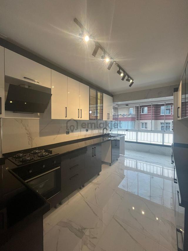 Atapark Mahallesi'nde Asansörlü E.banyolu Full Yapılı 3+1 Daire! 2