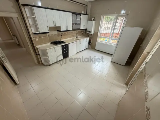 Kuşcağız Mahallesi'nde Ebeveyn Banyolu 3+1 Daire! 1