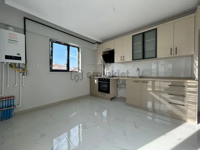 Atapark Mahallesi'nde Cadde Üzeri Full+full Yapılı 3+1 Daire! 2