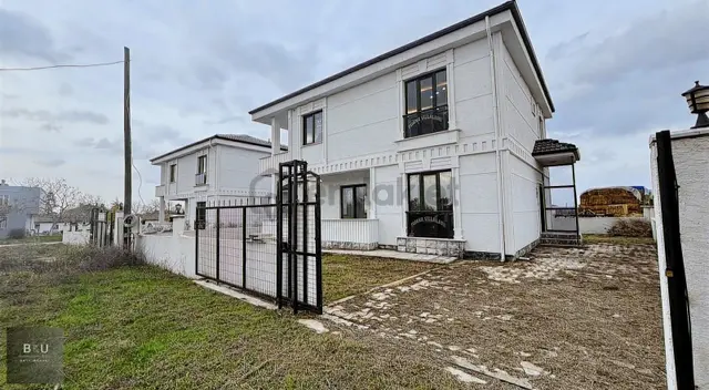B&u Gayrimenkul'den Kavaklı'da Sıfır 5+1 Dubleks Bahçeli Villa 3