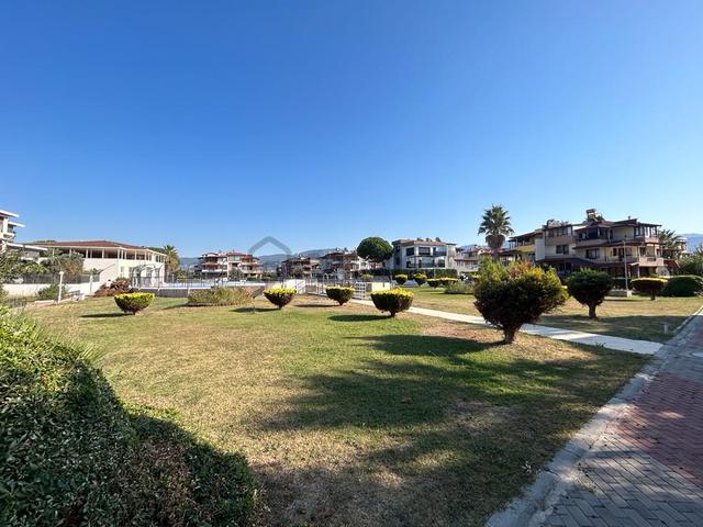 Kuşadası Davutlar Bölgesi Denize 700 Mt 5+1 Satılık Villa 2