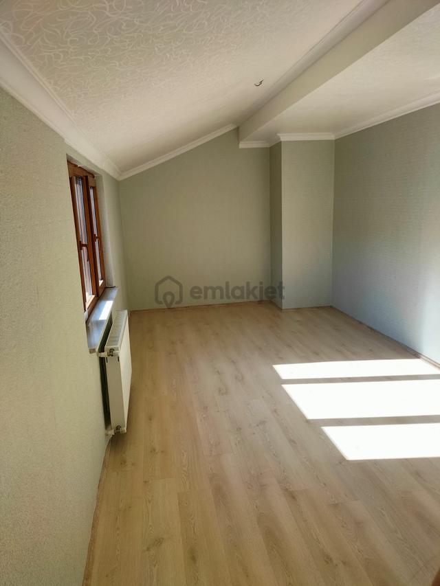 Gürsuda Geniş Güzel Lokasyonda Satılık Daire 5