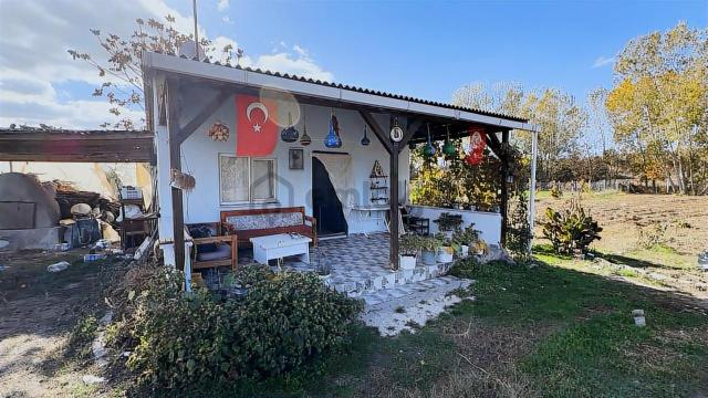 Paşayeri'de 850 M2 Arsa Üzerinde Acil Satılık Müstakil Ev 2