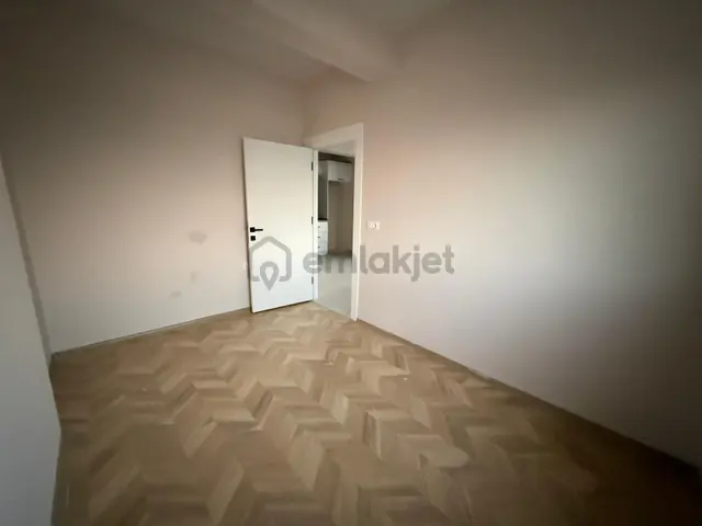 Üniversite Civarı Göl Manzaralı 1+1 Satılık Daire 4