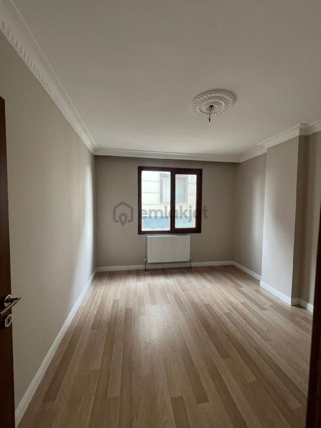 Beylikdüzü Kavaklı'da Sahil Mahallesi'nde 2+1 Büyük Metrekare Satılık Daire 5