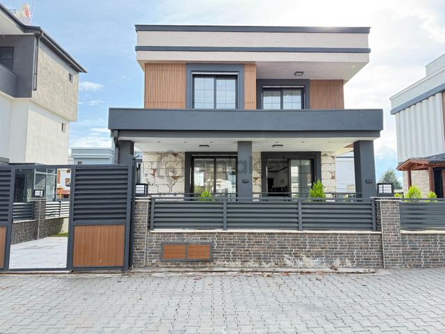 Seferihisar Doğanbeyde Satılık Müstakil Havuzlu Sıfır Lüks Villa 2