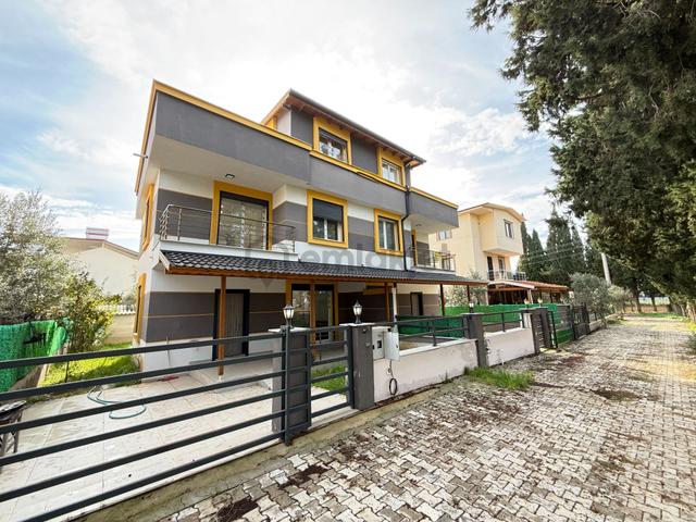 Seferihisar Doğanbey’de Satılık 3 + 1 Sıfır Geniş Bahçeli Villa Yazlık 3