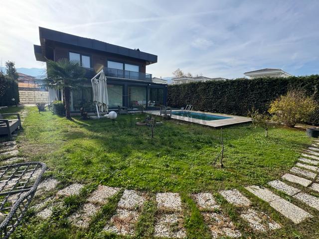 Sapanca’da Satılık Müstakil Yüzme Havuzlu Villa…. 2