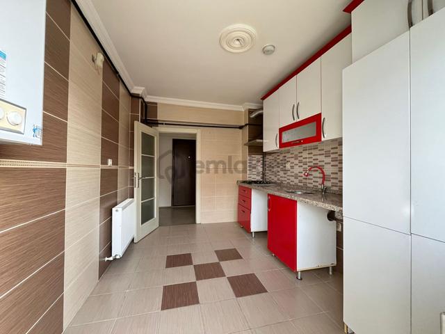 Atapark Mahallesi'nde Cadde Üzeri E.banyolu 3+1 Daire! 4