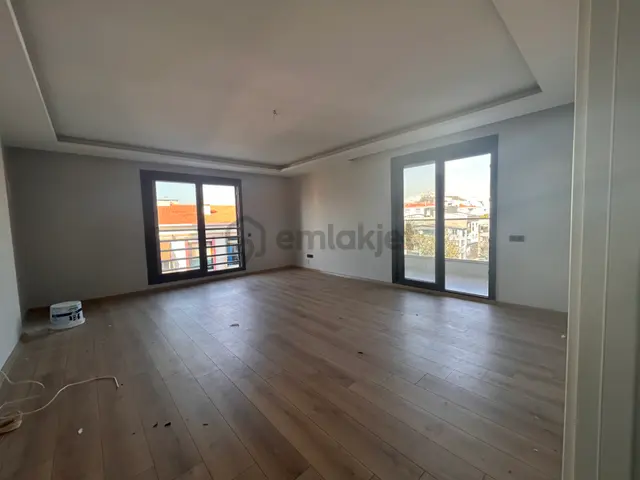 İzban Tramvay Yakını Havuzlu Geniş 3+1 Kiralık Daire 4