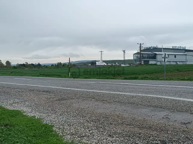 Vize Evrenli 117/3 Parselde Satılık 300 M2 Tarla Etrafında Yapılar Mevcuttur 2