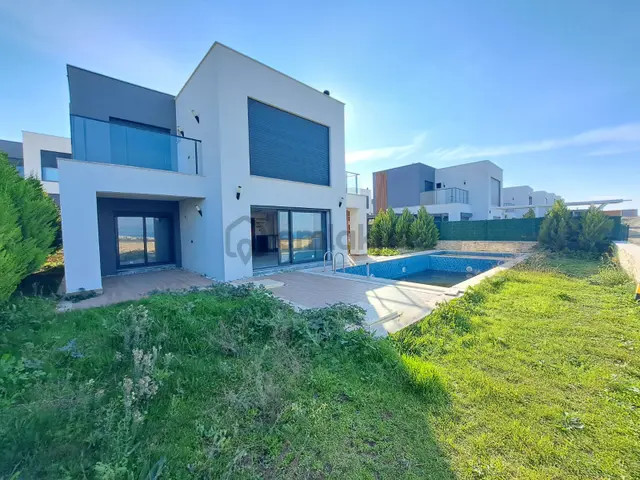 Kuşadası Merkeze Yakın 4+1 Özel Havuzlu Villa 2