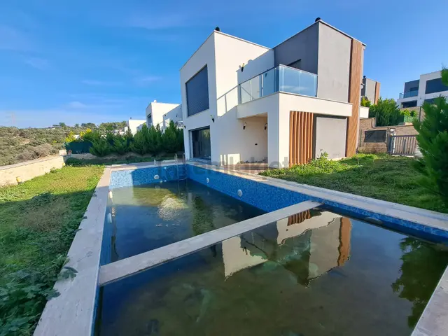 Kuşadası Merkeze Yakın 4+1 Özel Havuzlu Villa 4
