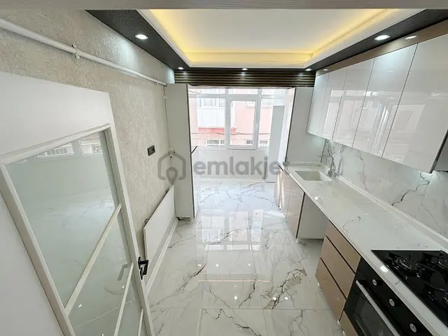 Ayvalı Mahallesi'nde Ön Cephe Katta Full Yapılı 3+1 Daire! 4