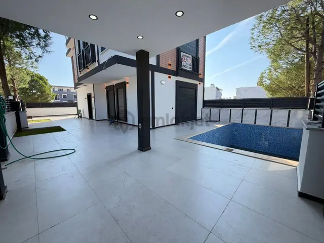 Didim Efeler Mah 4+1 Ayrı Mutfak Köşe Satılık Villa 3