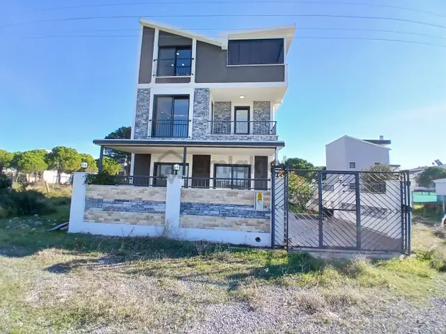 Didim Efeler Mah 4+1 Yarı Kapalı Mutfak Tam Müstakil Satılık Villa 3