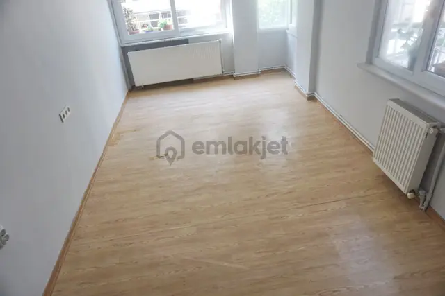 Meral R1708 Yeşilova Mah Salı Pazarı Cad 15m2 Hisseli 3+1 Arakat 2