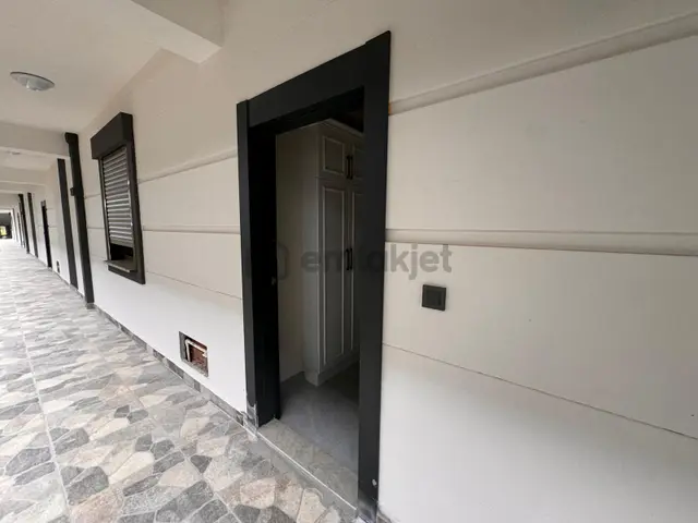 Edremit Çamlıbelde Site İçinde Kapalı Otoparklı 2+1 Daireler 3