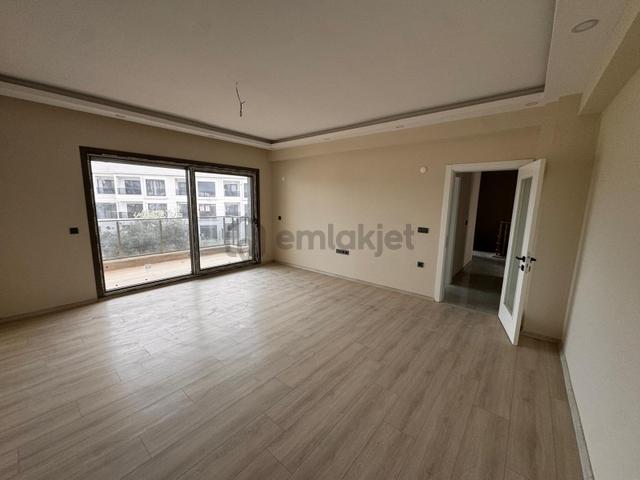 Edremit Çamlıbelde Site İçinde Kapalı Otopark 3+1 Dubleks Daire 5