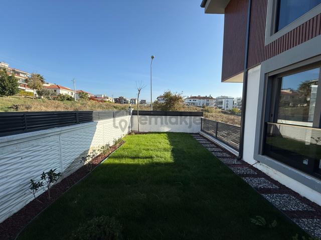 Seferihisar Gözsüzler’de Köşe Parsel 4+2 Lüks Villa! 5