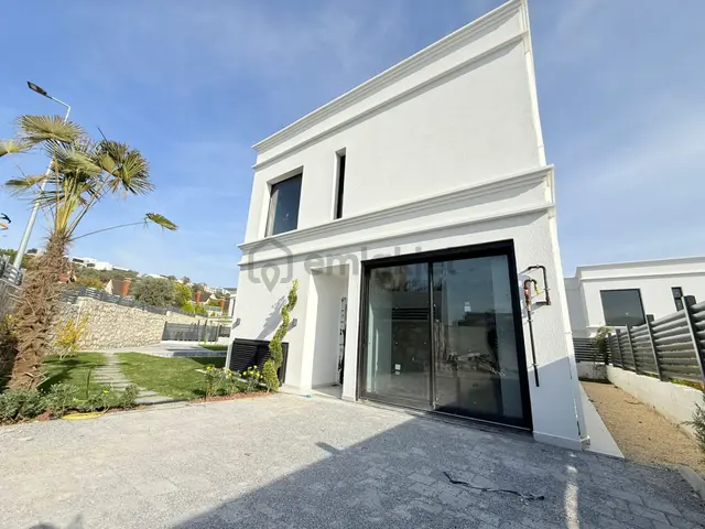 Kusadasında Satılık-özel Havuz/otopark-yerden Isıtma-lüx-500m2 Bahçe-tamamı Müstakil ( Takasa Açık) 3