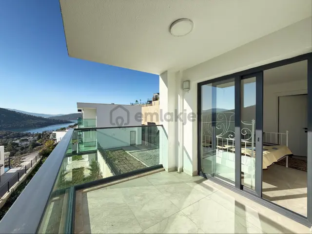 İris Adabükü Sitesi’nde Deniz Ve Orman Manzarali 2+1 Üst Kat Daire 3