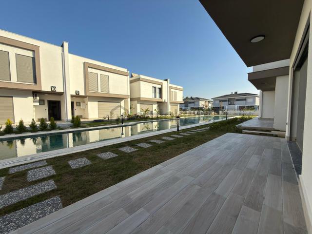 Şok Fiyat!-sahile 500 M-7/24guvenlık-havuz-bahçe-otopark-yeni-lüx- Bu Aya Özel Fırsat Villa 4