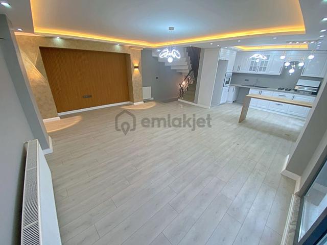 Edremit Merkezde Sıfır 5+1, 3 Katlı, Bahçeli, Doğalgazlı Satılık Villa 3