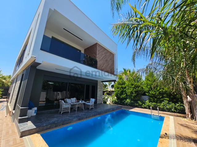 Yeşilbayırda 4+1 Modern Mimarili, Özel Havuzlu Lüks Villa 2