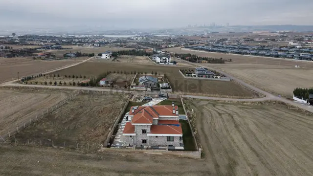 Gölbaşı - Bahçelievler Mah. Göl Manzaralı Satılık Villa