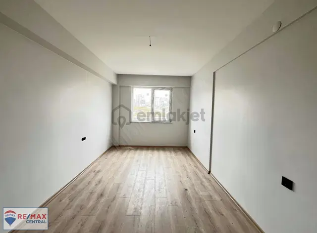 Remax Centralden Satılık 3,5+1 Daire 1