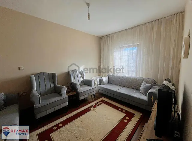 Remax Central`den Danışment Tokide Acil Satılık 3+1 Daire 2