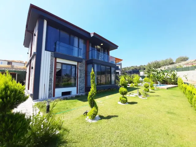 Bayram Hacılı'da Panaromik Göl Manzaralı Bağımsız Ultra Lüx Sıfır 4+1 Villa !!! 1