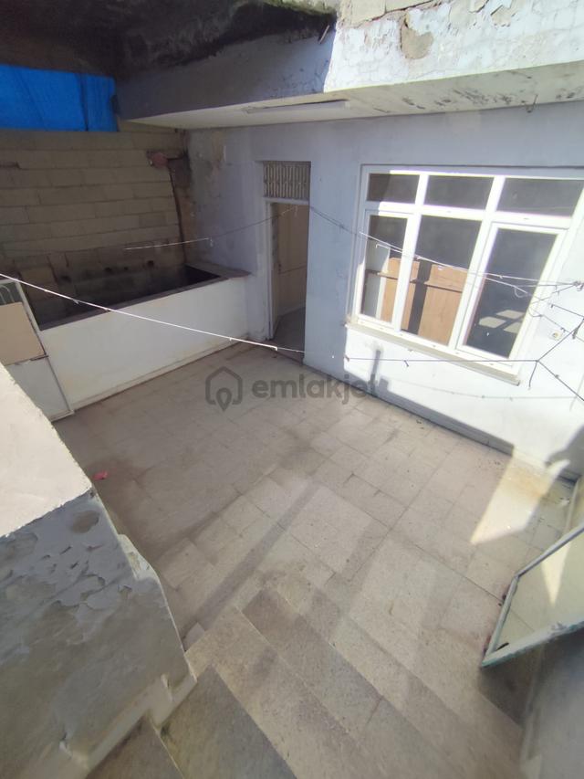 Ayyıldız Emlaktan 95 M2 Mustakil İki Katlı Garajlı Cadde Üzeri 3