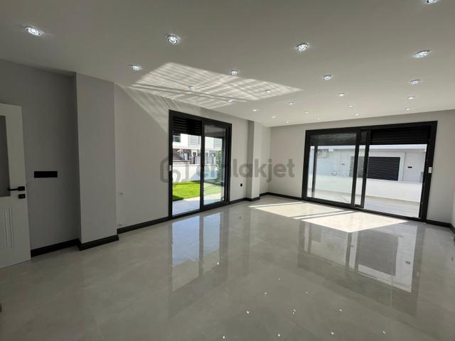 Didim Merkezde Ön Cephe, Otoparklı 3+1 Villa 5