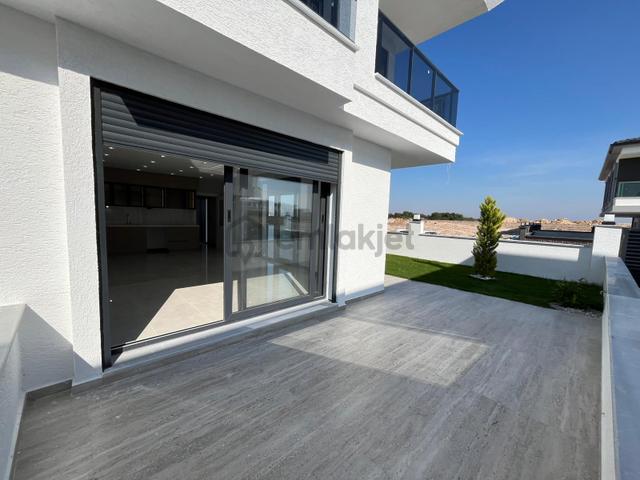 Didim Merkezde Ön Cephe, Otoparklı 3+1 Villa 3