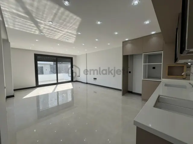Didim Merkezde Ön Cephe, Otoparklı 3+1 Villa 4