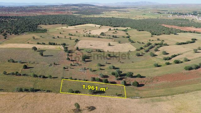 Akören Karahüyükde 1.961 M2 Müstakil Tapulu Tarla 4