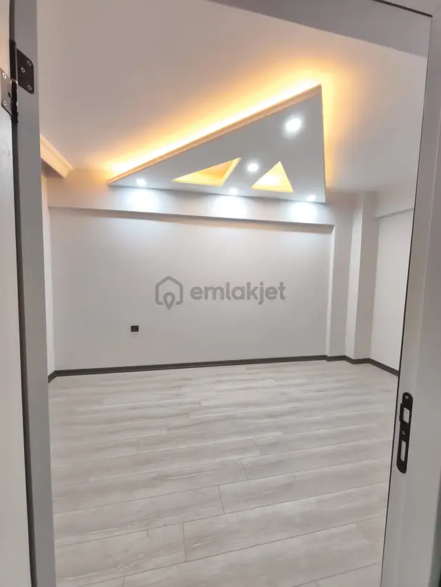 Ankara Eğitim Ve Araştırma Hastanesi Yakını Giriş Katta Full Yapılı Satılık 3+1 Daire !!! 5