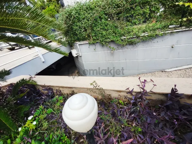 Konyaaltı Liman Mahallesi'nde Havuzlu Sitede Lüks Eşyalı 2+1 Bahçe Katı Daire 4
