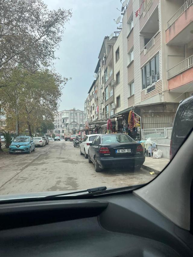 Acill Buca Akıncılar Mah.de Ana Cadde Üzerinde 109m2 Hazır Kiracılı Satılık Dükkan 4