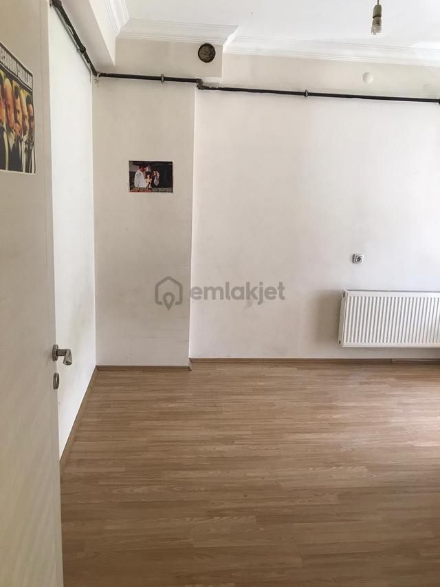 Nil Emlak Gyd Den Yenibağlarda Arakat Balkonlu 50m2 1+1 3
